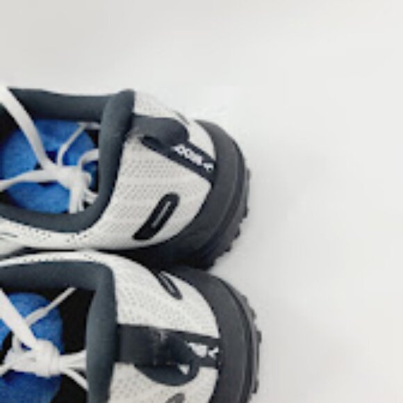 Athletic_Shoes